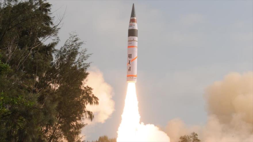 Lanzamiento de un misil Agni-5 de La India, 19 de abril de 2012.