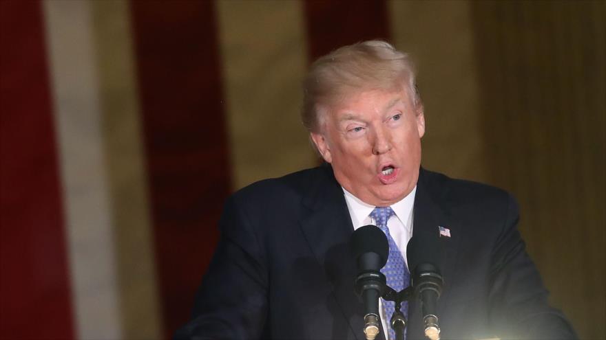 El presidente de EE.UU., Donald Trump, habla durante una ceremonia en el Capitolio en Washington, 17 de enero de 2017.