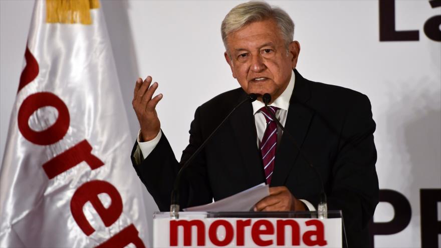 Candidato para las elecciones presidenciales de México, Andrés Manuel López Obrador, habla tras postularse para los comicios, 12 de diciembre de 2017.