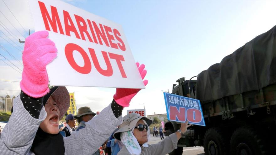 Residentes de Okinawa protestan por presencia militar de EEUU
