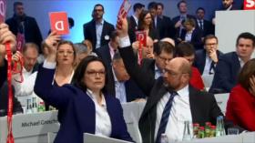 SPD alemán decide negociar para nueva gran coalición con Merkel