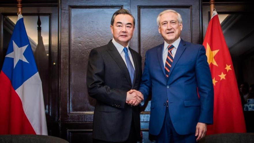 El ministro de Asuntos Exteriores de Chile, Heraldo Muñoz, se reúne con su homólogo chino, Wang Yi, en Santiago, 21 de enero de 2018.