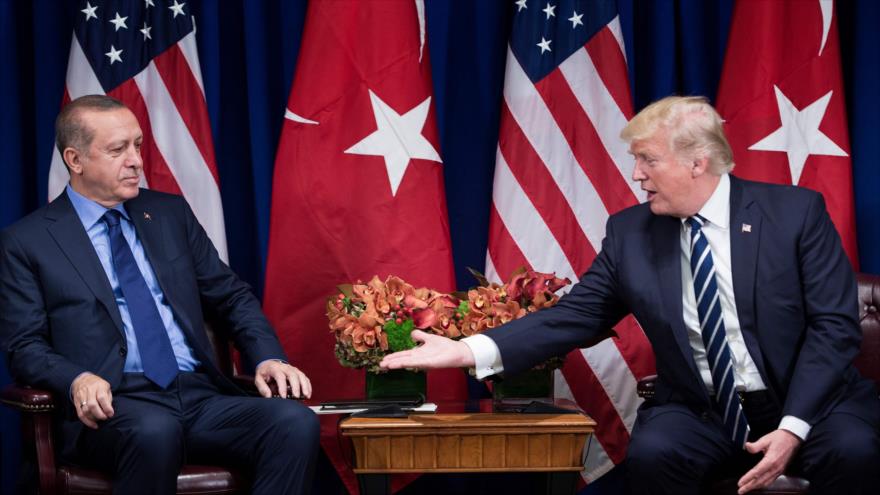 El presidente de EE.UU., Donald Trump (dcha), y su homólogo turco, Recep Tayyip Erdogan, al margen de la 72 Asamblea General de ONU.