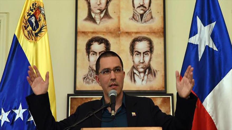 El canciller de Venezuela, Jorge Arreaza, en conferencia de prensa en Santiago de Chile, 23 de enero de 2018.