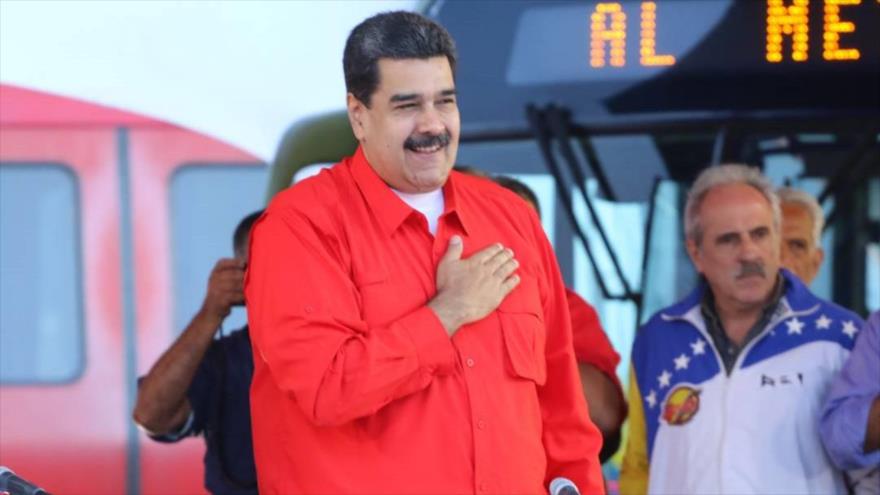 Maduro afirma postularse para presidenciales y empieza su campaña