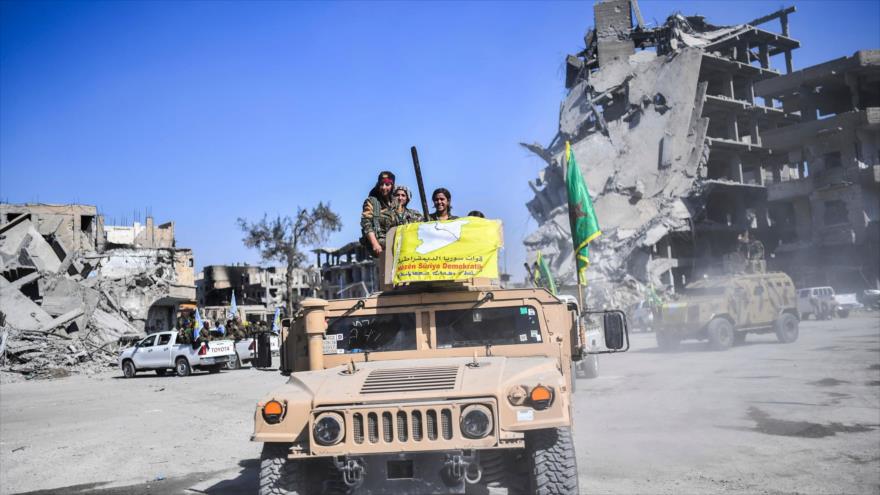 Efectivos de las Fuerzas Democráticas Sirias (FDS) desplegados en Al-Raqa.