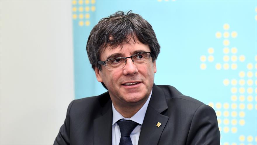 Puigdemont exige dimisión de vicepresidenta española