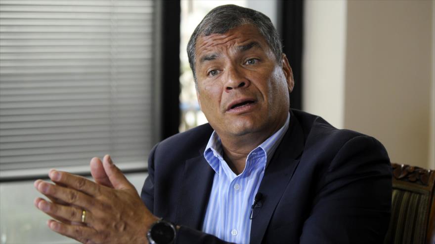 El expresidente de Ecuador, Rafael Correa, habla durante una entrevista exclusiva con la AFP en Quito, la capital ecuatoriana, 19 de enero de 2018.