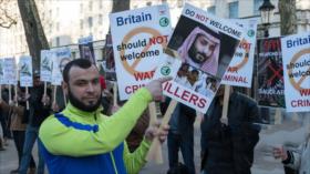 Británicos piden a May que retire invitación al príncipe saudí 