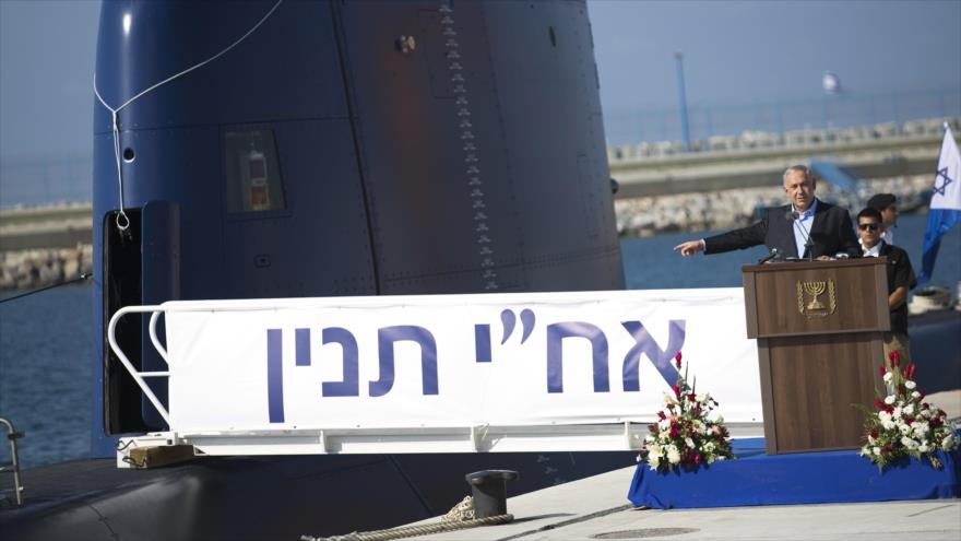 El primer ministro del regimen israelí, Benyamin Netanyahu, durante una visita a un submarino de fabricación alemana, septiembre de 2014.