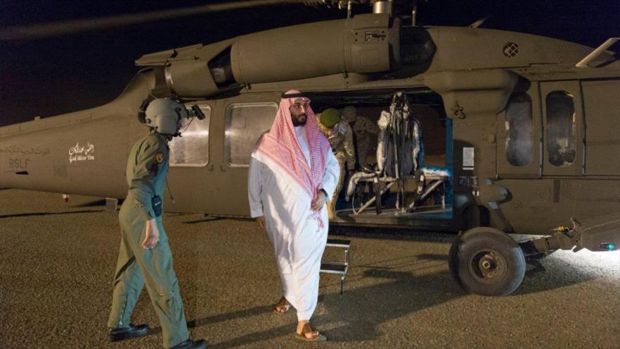 El príncipe heredero saudí, Mohamad bin Salman, visita una base militar del reino árabe.