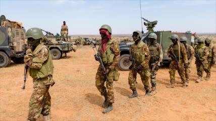 Ataque armado a base militar deja 14 soldados muertos en Malí