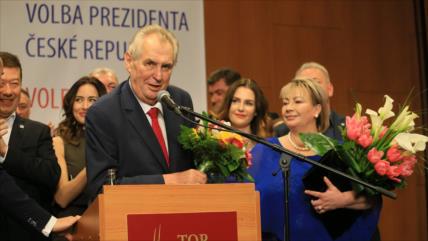 Zeman, reelegido presidente checo frente al candidato pro-OTAN