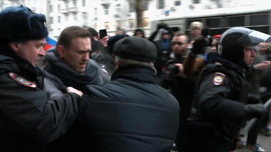 Policía detiene al opositor ruso Navalni en protestas de Moscú