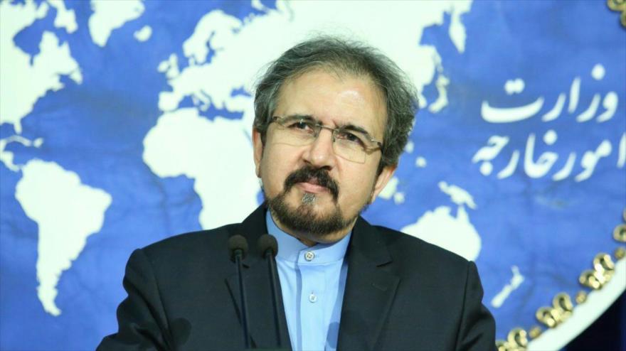 El portavoz de la Cancillería de Irán, Bahram Qasemi, asiste a una rueda de prensa semanal en Teherán, capital persa.