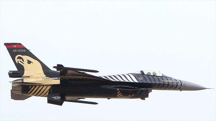 Un cazabombardero F-16 Fighting Falcon de la Fuerza Aérea de Turquía, de producción estadounidense, 18 de enero de 2018.