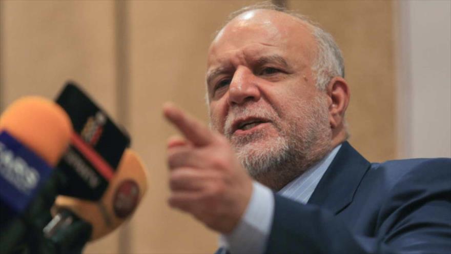 El ministro de Petróleo de Irán, Biyan Namdar Zangane, ofrece un discurso en un acto celebrado en Teherán (capital iraní).