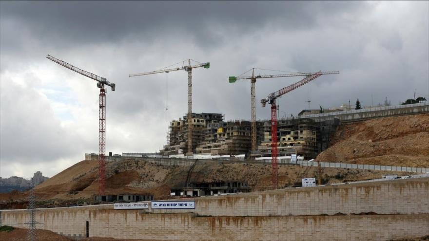 Asentamientos ilegales israelíes de en construcción en Al-Quds, 27 de enero de 2016.