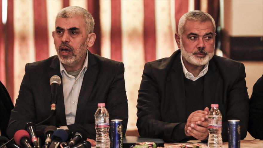 El jefe de la oficina política de HAMAS, Ismail Haniya (dcha.), en un acto en la ciudad de Gaza, 26 de diciembre de 2017.
