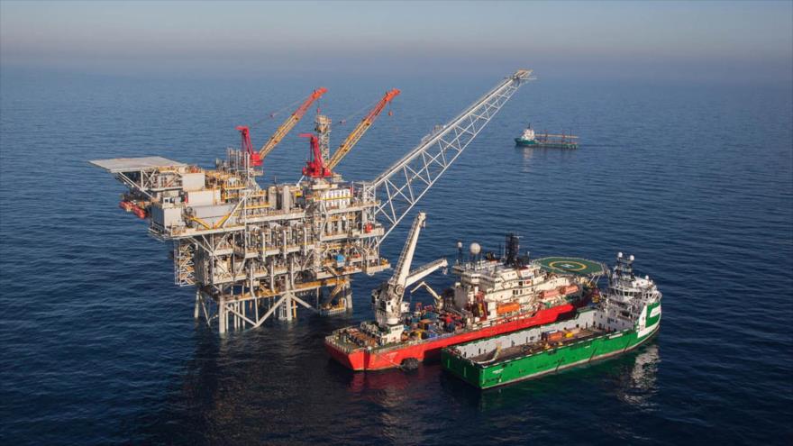 Una plataforma de perforación petrolera en el mar Mediterráneo.