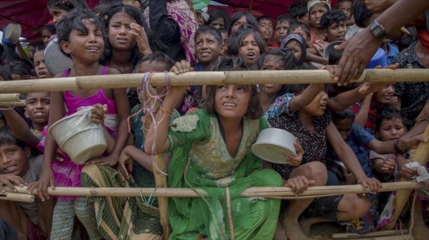 AP confirma 5 fosas comunes y genocidio de rohingyas en Myanmar