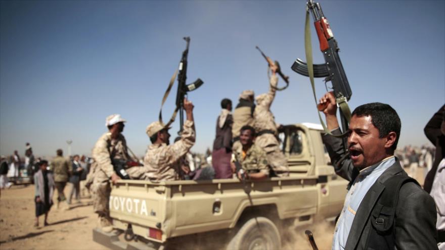 Los combatientes del movimiento popular yemení Ansarolá. 