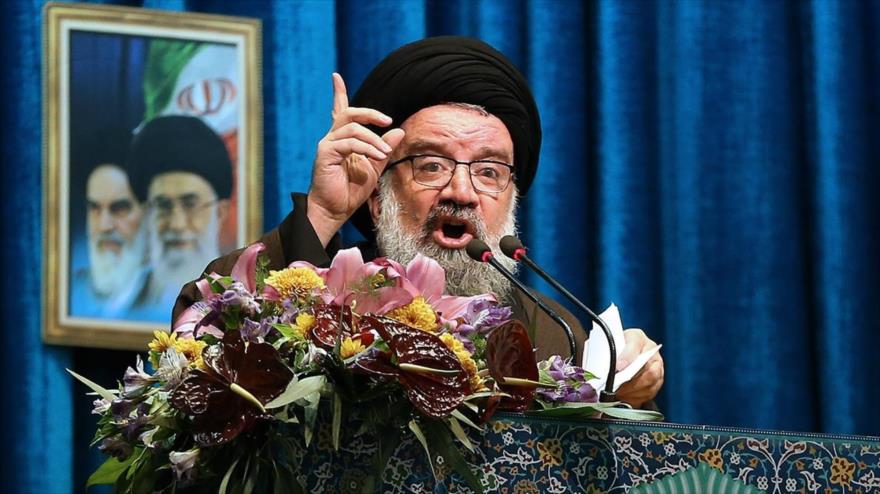 El ayatolá Seyed Ahmad Jatami crítica a EE.UU. en el sermón del rezo del viernes de Teherán, capital persa, 3 de febrero de 2018.