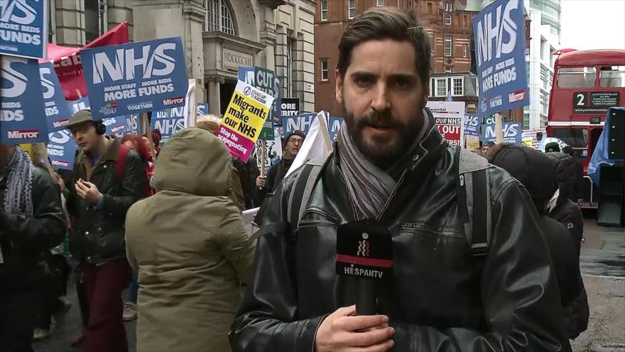 Londinenses protestan para salvar el Servicio Nacional de Salud