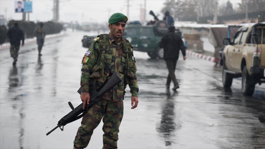 Fuerzas de seguridad de Afganistán cerca de la base de la Academia Militar Mariscal Fahim en Kabul, 29 de enero de 2018.