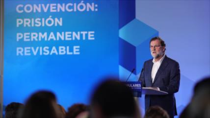 Rajoy insta a catalanes a proponer un candidato que cumpla la ley