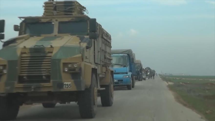 Foto capturada de un vídeo que muestra un convoy militar turco dirigiéndose a Alepo, 5 de febrero de 2018.