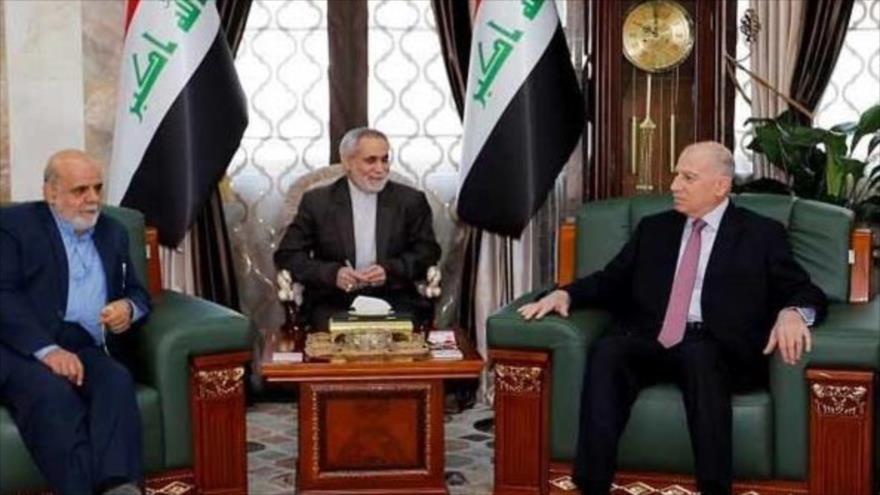 Osama al-Nujaifi (dcha.), vicepresidente de Irak, se reúne con embajador iraní Iray Masyedi en Bagdad, capital iraquí, 5 de febrero de 2018.