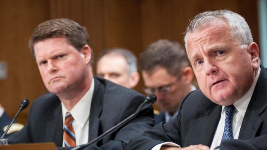 El subsecretario de Estado. John Sullivan (D) asiste a una reunión en el Comité de Relaciones Exteriores del Senado en Washington, 6 de febrero de 2018.