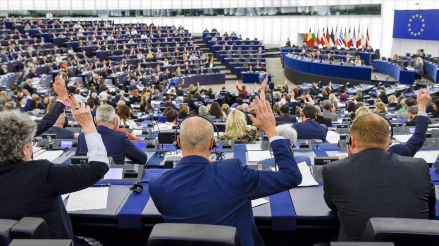 Los diputados en el Parlamento Europeo, brazo legislativo de la Unión Europea (UE), participan en una sesión de votación en su sede en Estrasburgo.