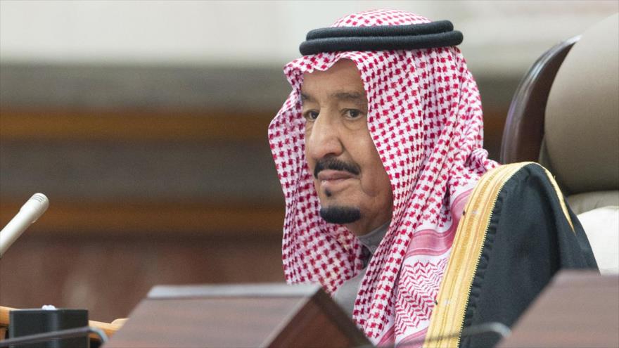 El rey saudí, Salman bin Abdulaziz Al Saud, durante la sesión ordinaria del Consejo de la Shura en Riad, 13 de diciembre de 2017.