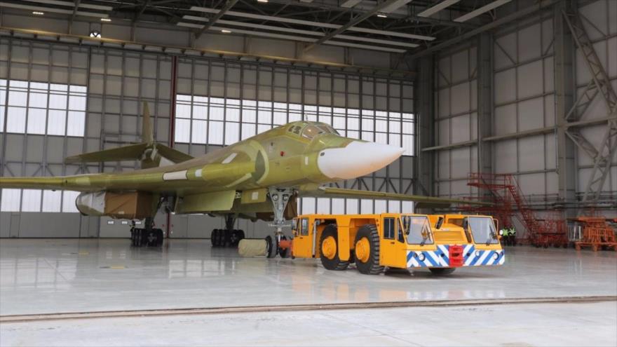 La nueva versión del bombardero furtivo ruso Tu-160M2.