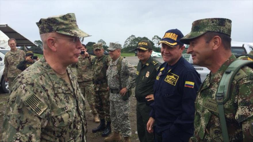 El Jefe del Comando Sur de EE.UU., Kurt Tidd en municipio colombiano de Tumaco, 10 de febrero de 2018.