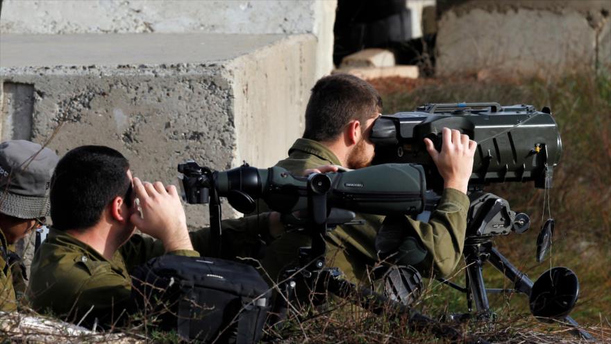 Soldados israelíes en un puesto militar en los ocupados altos de Golán sirios, 10 de febrero de 2018.
