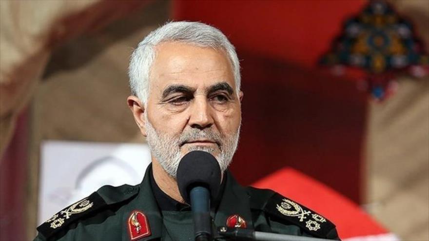 El comandante de las Fuerzas de Quds del CGRI, el general de división Qasem Soleimani, ofrece un discurso en Teherán, 15 de febrero de 2018.