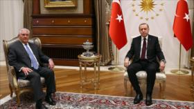 Tillerson y Erdogan intentan bajar tensión en reunión en Ankara