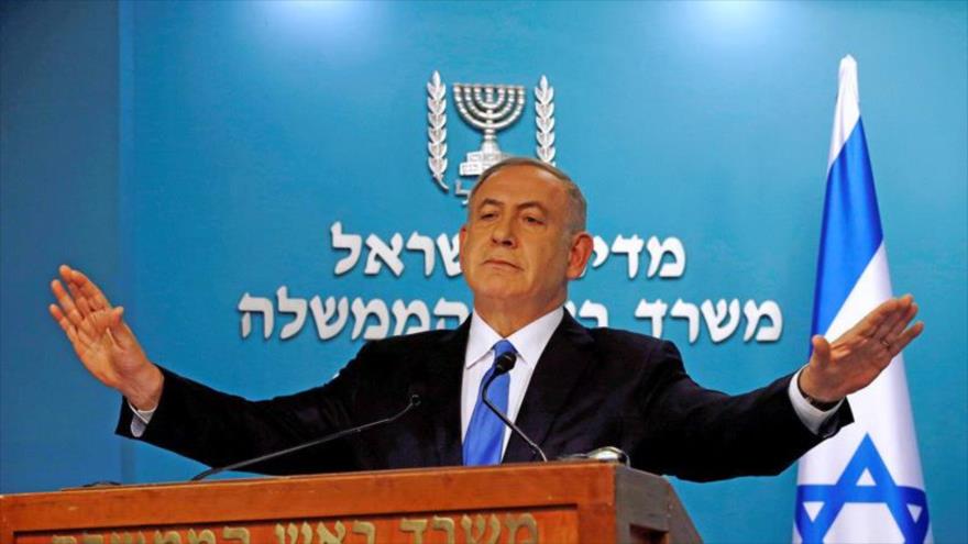 El primer ministro del regimen israelí, Benyamin Netanyahu, asiste a una reunión en Al-Quds (Jerusalén).
