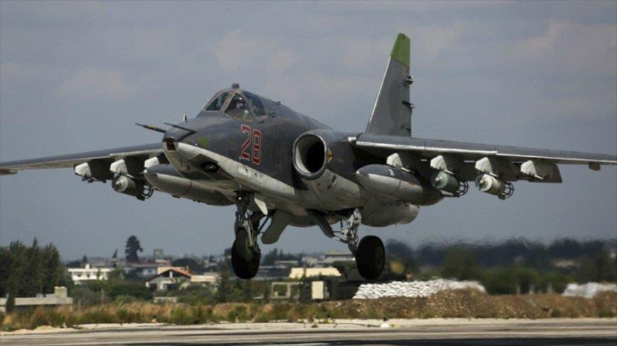 Un avión de combate ruso Sujoi Su-25.