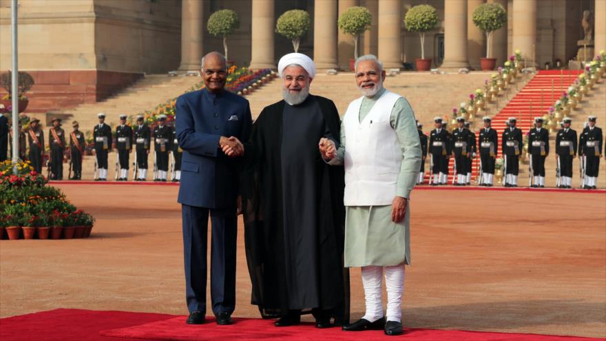 Presidente iraní es recibido a su llegada a Nueva Delhi