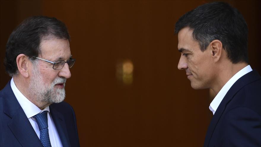 El líder socialista, Pedro Sánchez (dcha.), y el presidente del Gobierno de España, Mariano Rajoy, en Moncloa, Madrid, 7 de septiembre de 2017.
