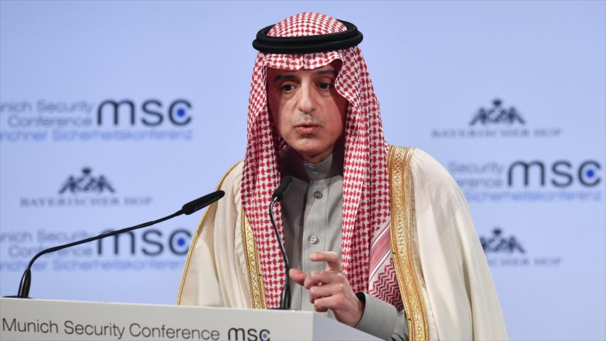 El canciller saudí, Adel al-Yubeir, habla durante la Conferencia de Seguridad anual de Múnich, Alemania, 18 de febrero de 2018.