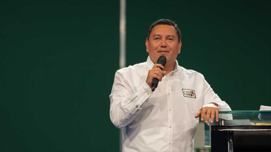 Pastor evangélico desafía a Maduro y anuncia su candidatura