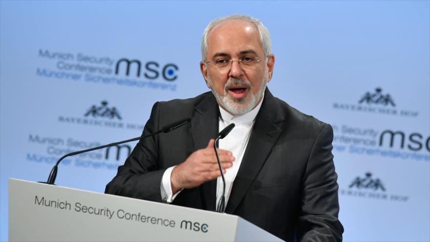 El canciller iraní, Mohamad Yavad Zarif, ofrece su discurso en la Conferencia de Seguridad de Múnich, 18 de febrero de 2018.