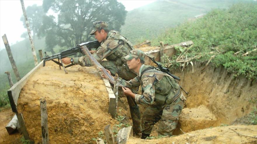 Soldados ecuatorianos desplegados cerca de la frontera con Colombia.