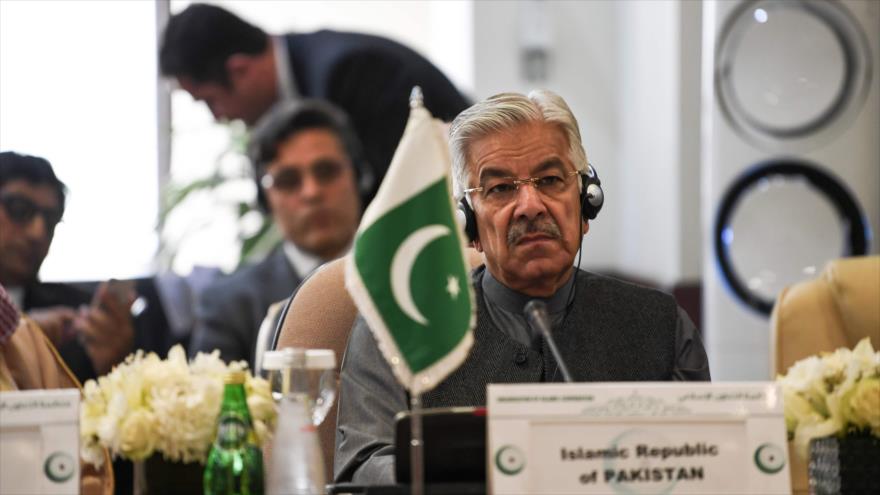 El canciller paquistaní, Jawaja Asif, asiste a una reunión en Yeda, Arabia Saudí, 21 de enero de 2018.