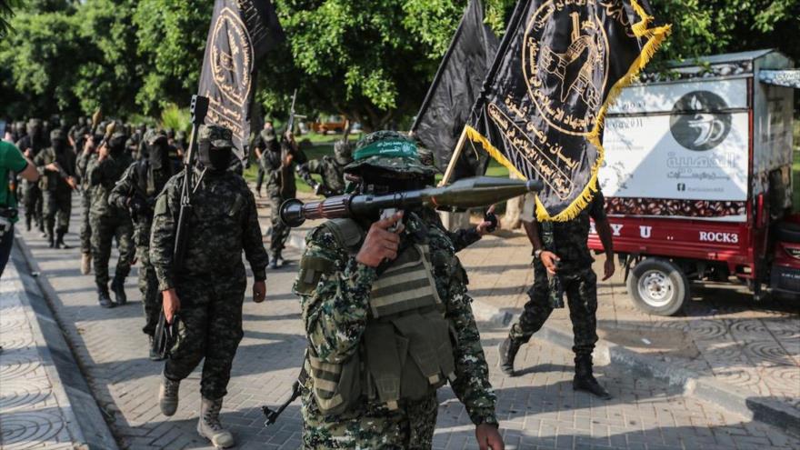 Miembros de la Resistencia palestina desfilan en una marcha militar en la Franja de Gaza.